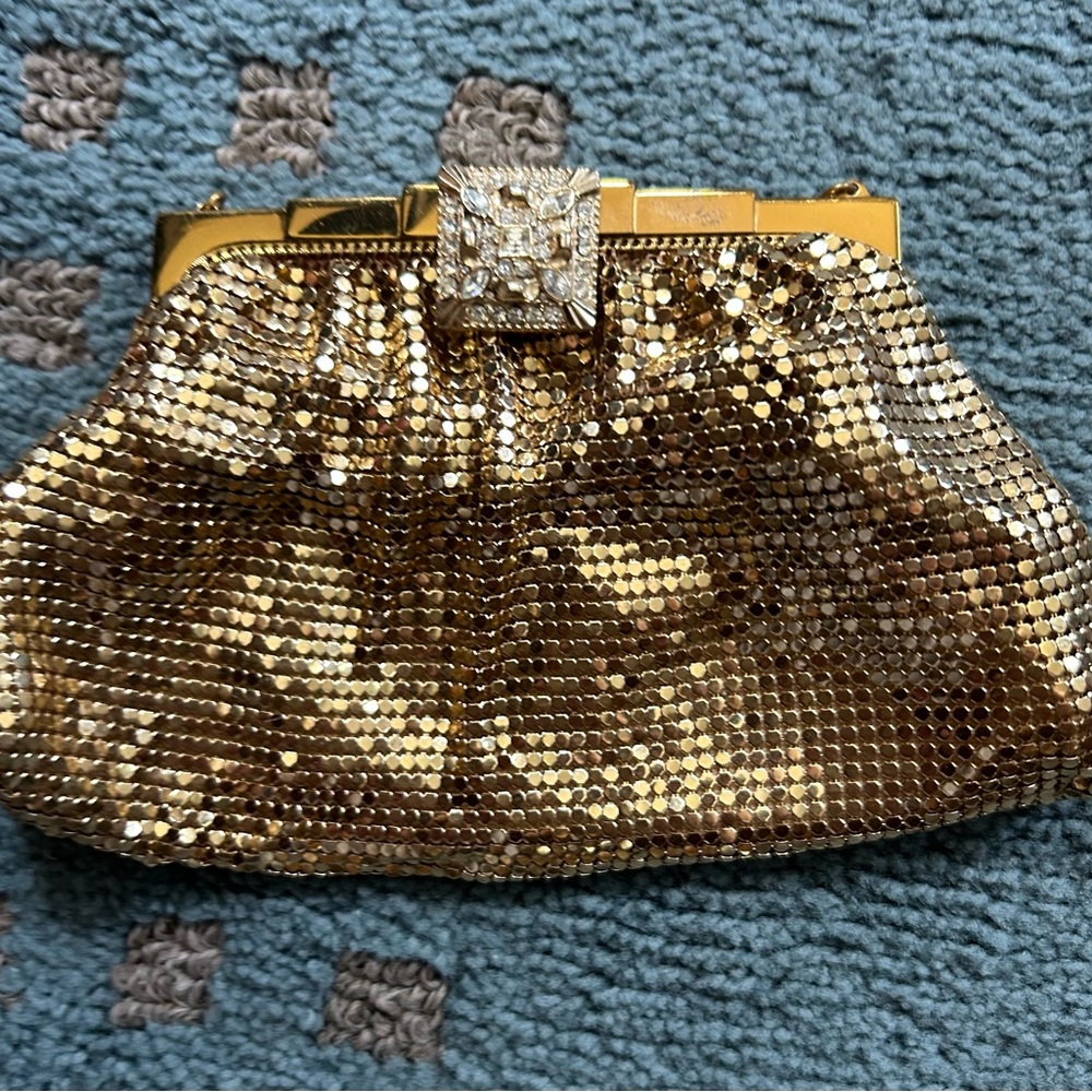 Exquisite Vintage Gold Mesh Evening  Clutch with Beautiful Rhinestone Clasp!